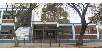 ESC. TEC Nº 27 HIPOLITO YRIGOYEN DE 18