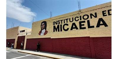 80052 MICAELA BASTIDAS