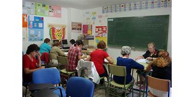 UGEE Nº 15 BACH.POP.DE ADULT Y ADOLESC.OSVALDO BAYER DE 14