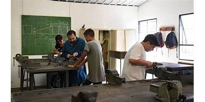 TALLER DE EDUCACION MANUAL NRO 82 JUAN B.CASTAGNINO