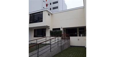 LA CASA AMARILLA