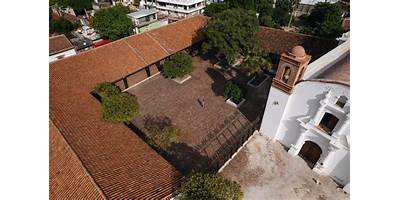 THE ENGLISH HALL ISTMO