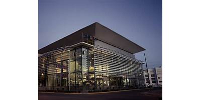 ESCUELA BANCARIA Y COMERCIAL CAMPUS LEON